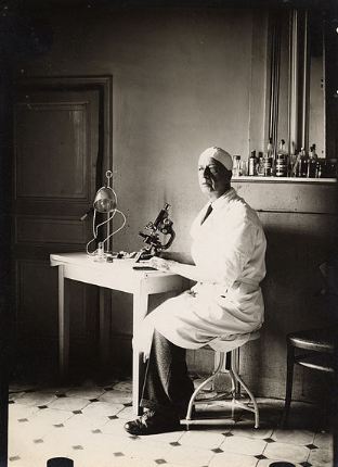 Jos Jullien in his laboratory