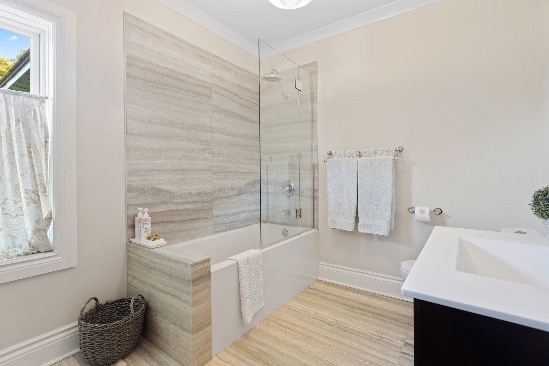 Luxury Bathrooms in Royal Oak: Expert Remodeling Services That Impress